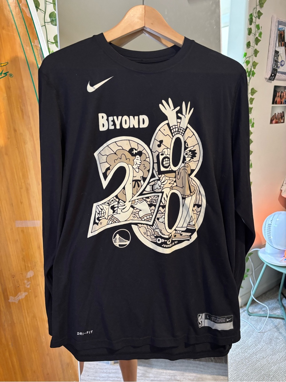 Nike GSWarriors Men’s Black Long Sleeve 'Beyond 28' Graphic Tee drifit